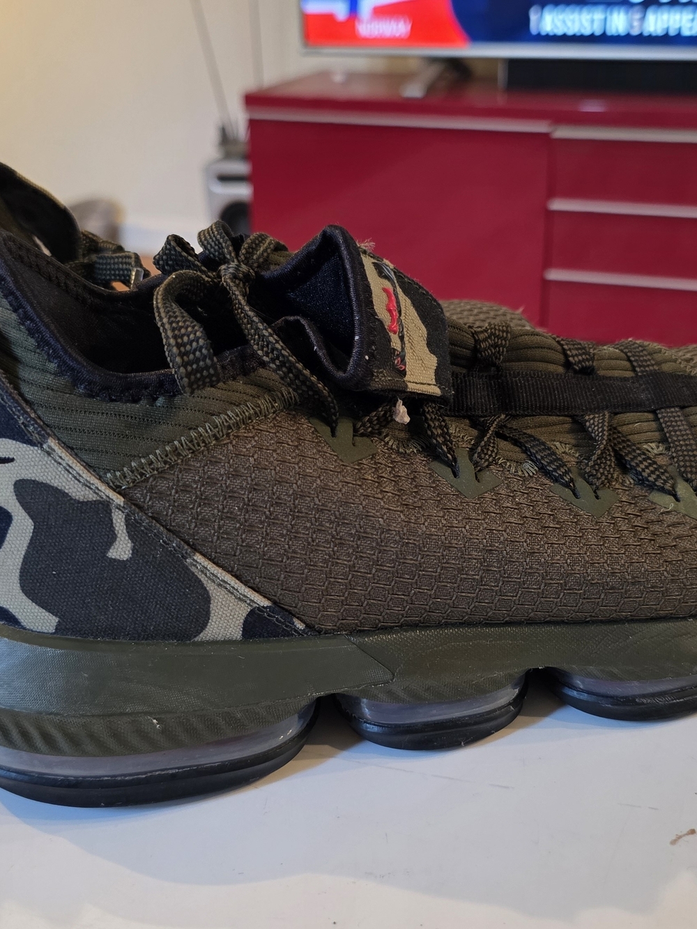 Nike Lebron 16 Men’s Olive Green Camo Basketball Shoes